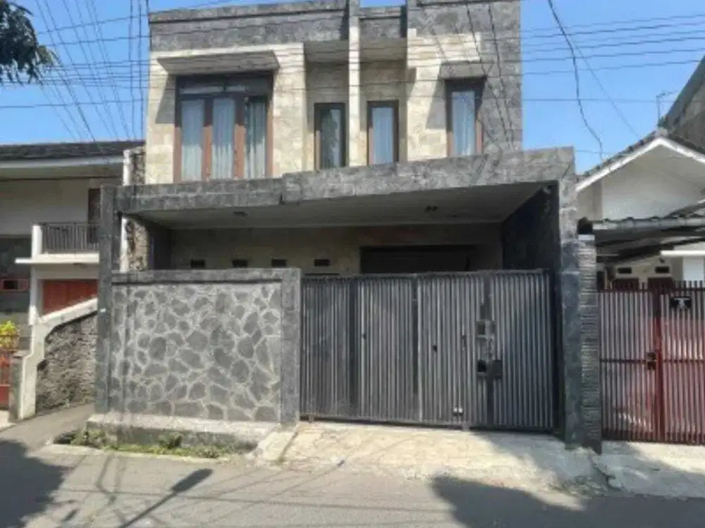 Dijual Rumah bagus 2 lantai di Jalan Sekepanjang