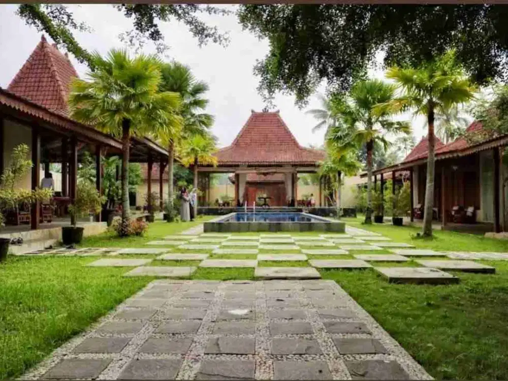 Dijual Villa Joglo Mewah tanah luas dengan kolam renang di jalan Palagan km 14