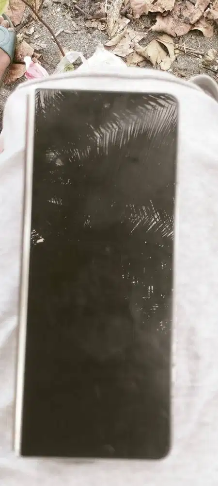 Di jual hp merek Samsung z fold4, warnah sorver, 5 tahun penggunaan