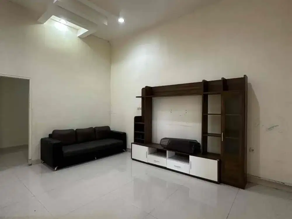 VILLA 3 LANTAI DI CEMARA ASRI — SIAP HUNI
