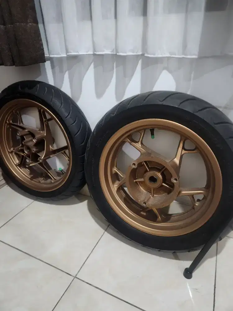 Velg dan Ban Original Xmax 2023