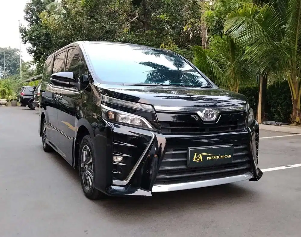 Toyota Voxy 2.0 A/T NIK 2018 DI JUAL CEPAT