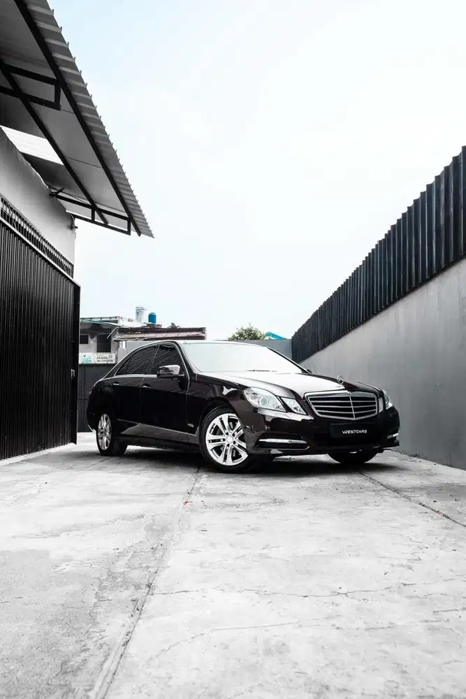 Mercedes Benz E300 Avantgarde E 300 2012 Antik Low km 2013
