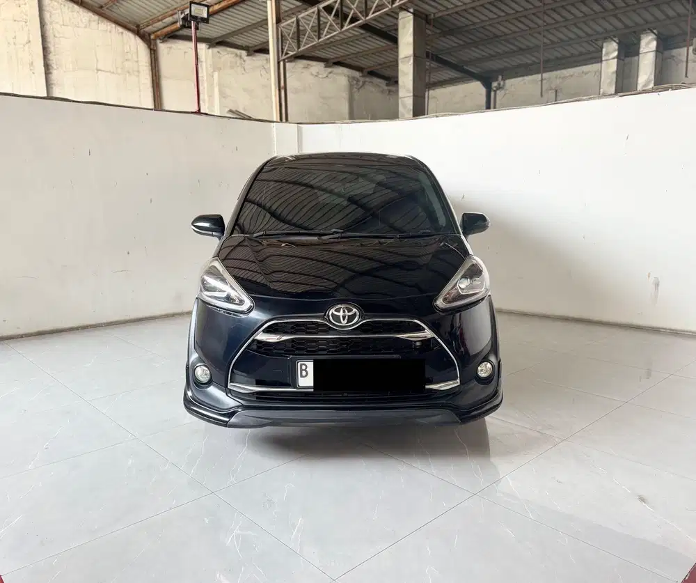 Toyota Sienta Q At