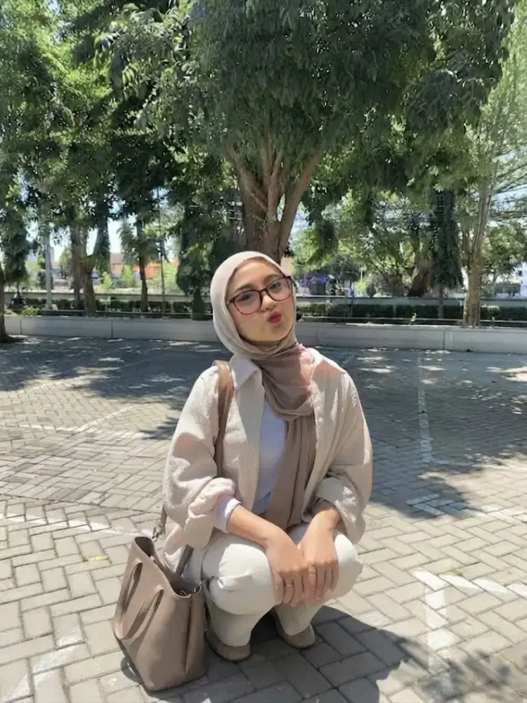 Cari kerjaan apa aja yang halal