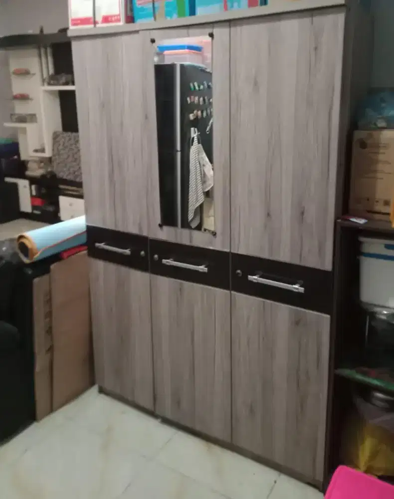 Lemari 3 pintu 90% mulus , Jual Cepat 1jt Nego