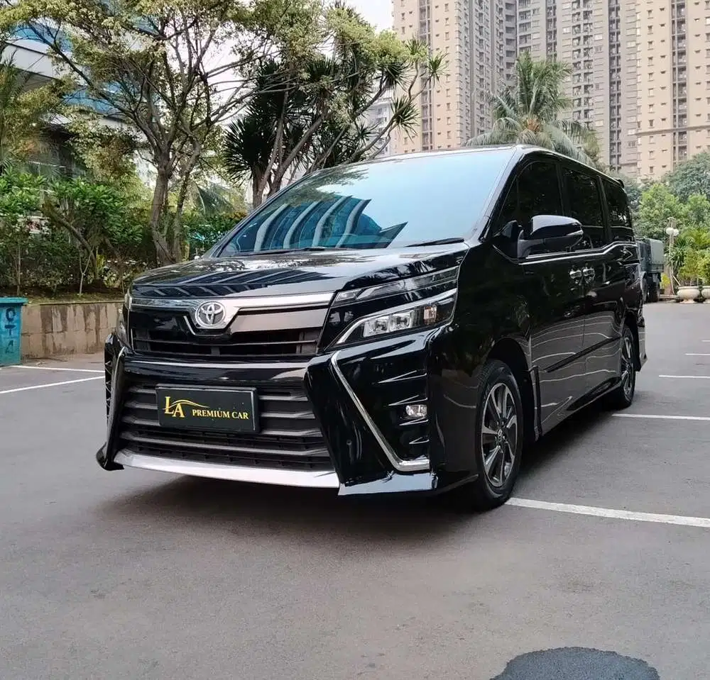 Toyota Voxy 2.0 A/T NIK 2018 TERMURAH