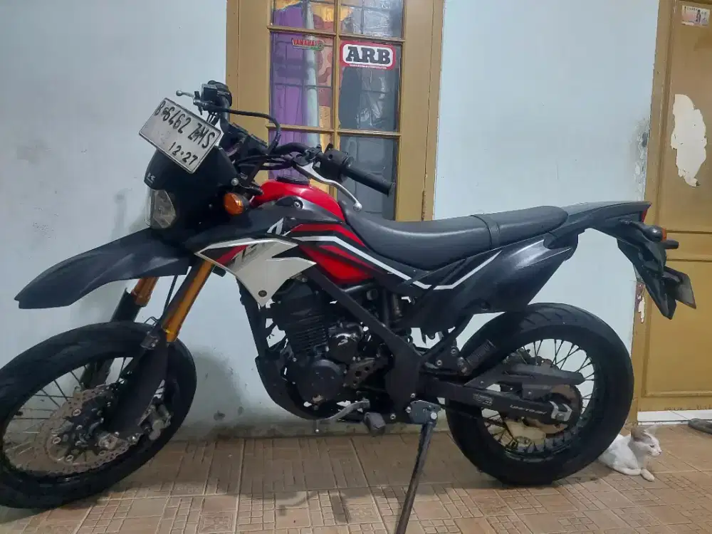 Di jual klx D-traker se 2017 kondisi mulus siap pakai