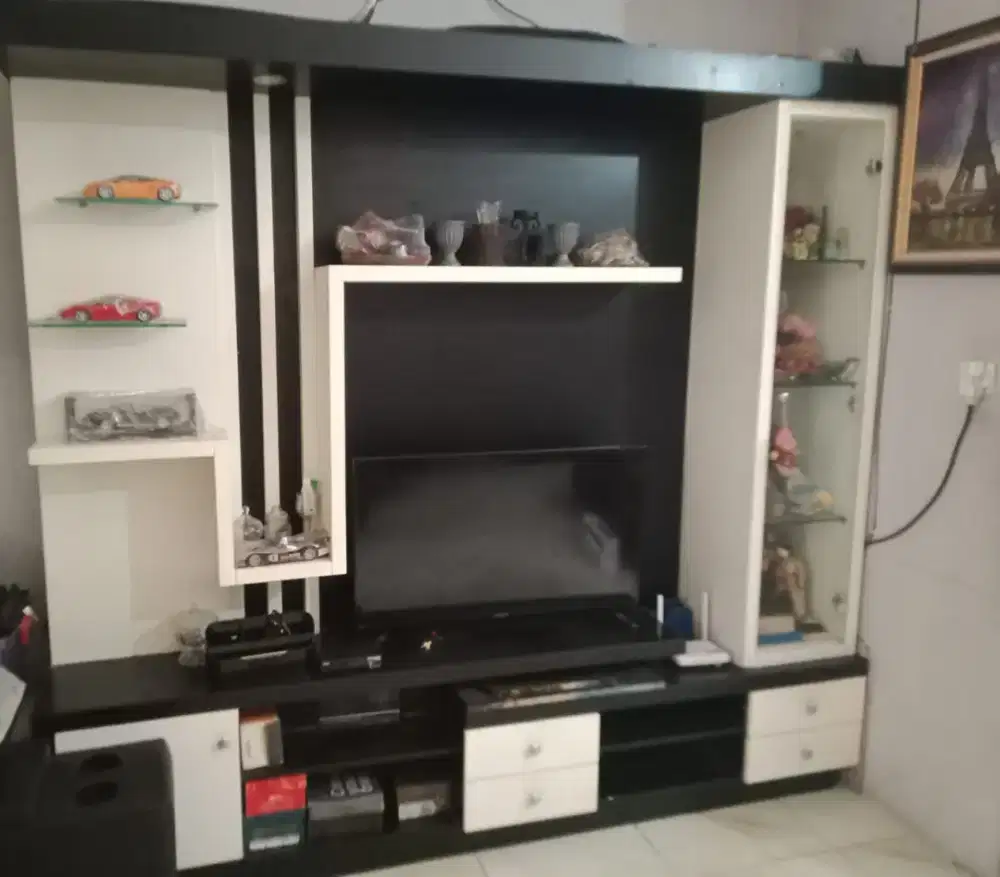 Lemari TV dan Kaca Mewah , jual cepat 2jt Nego