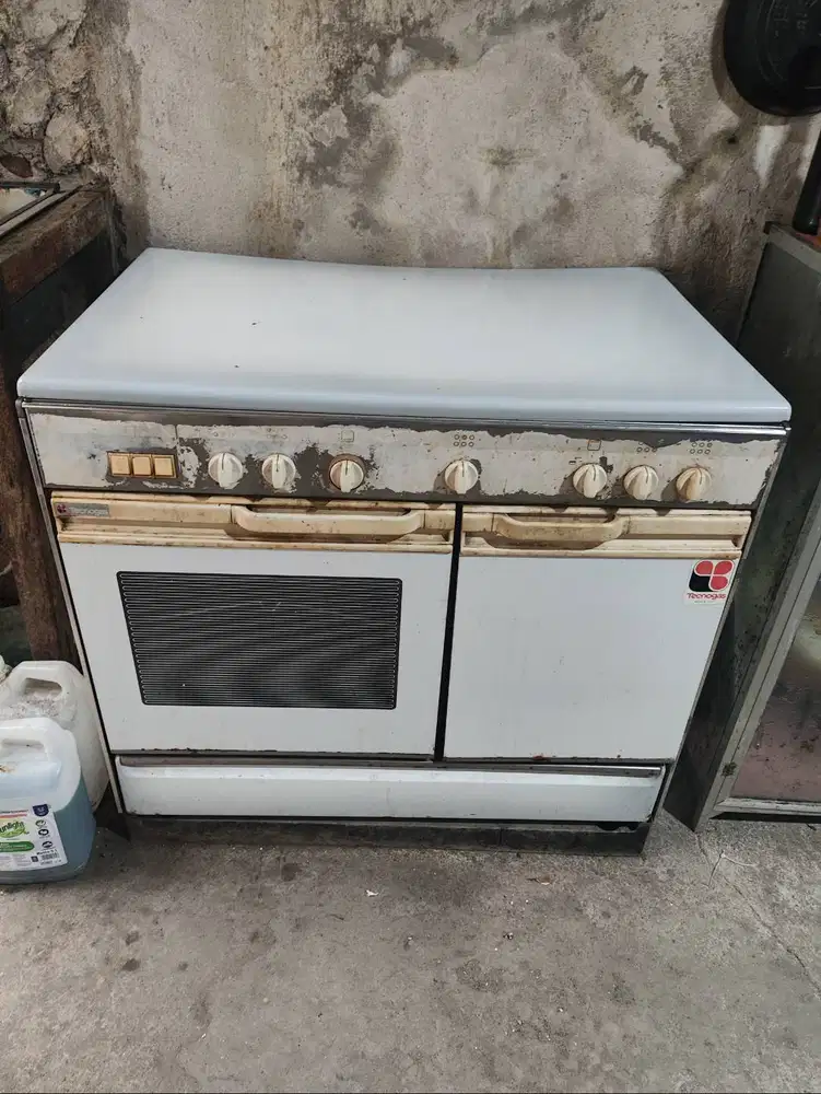 Kompor 5 tungku merk tecnogas oven dan grill nya fungsi