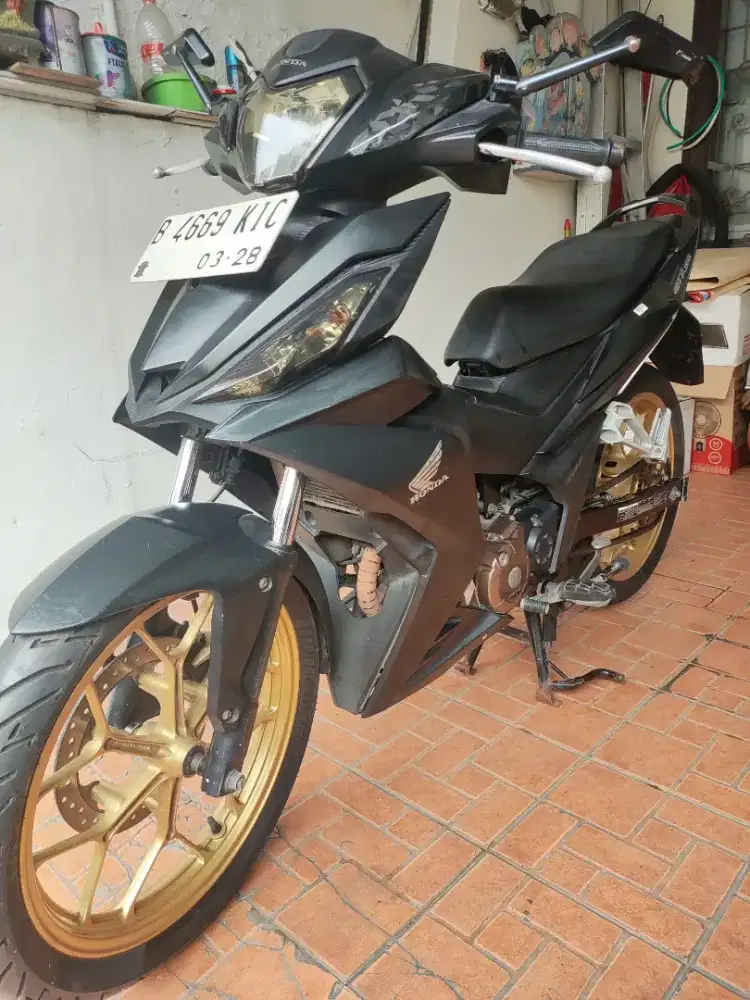 Di Jual MOTOR HONDA SUPRA GTR 150 th 2018