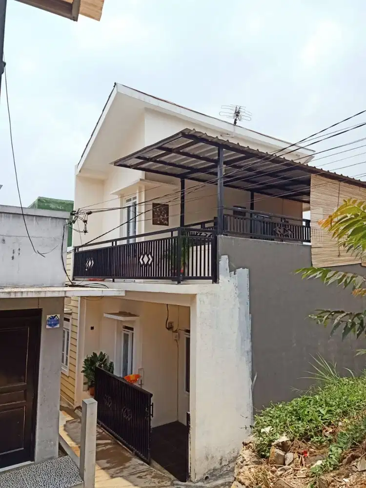 Dijual rumah dua lantai