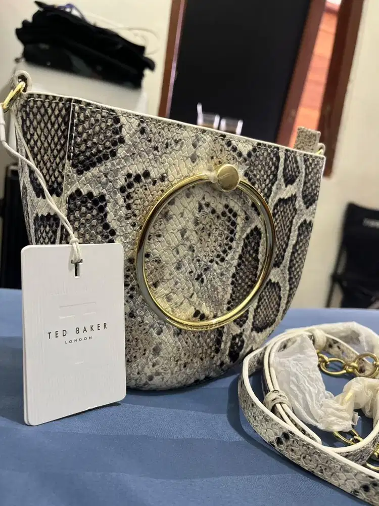Tas ted baker asli- baru lengkap demgan tag