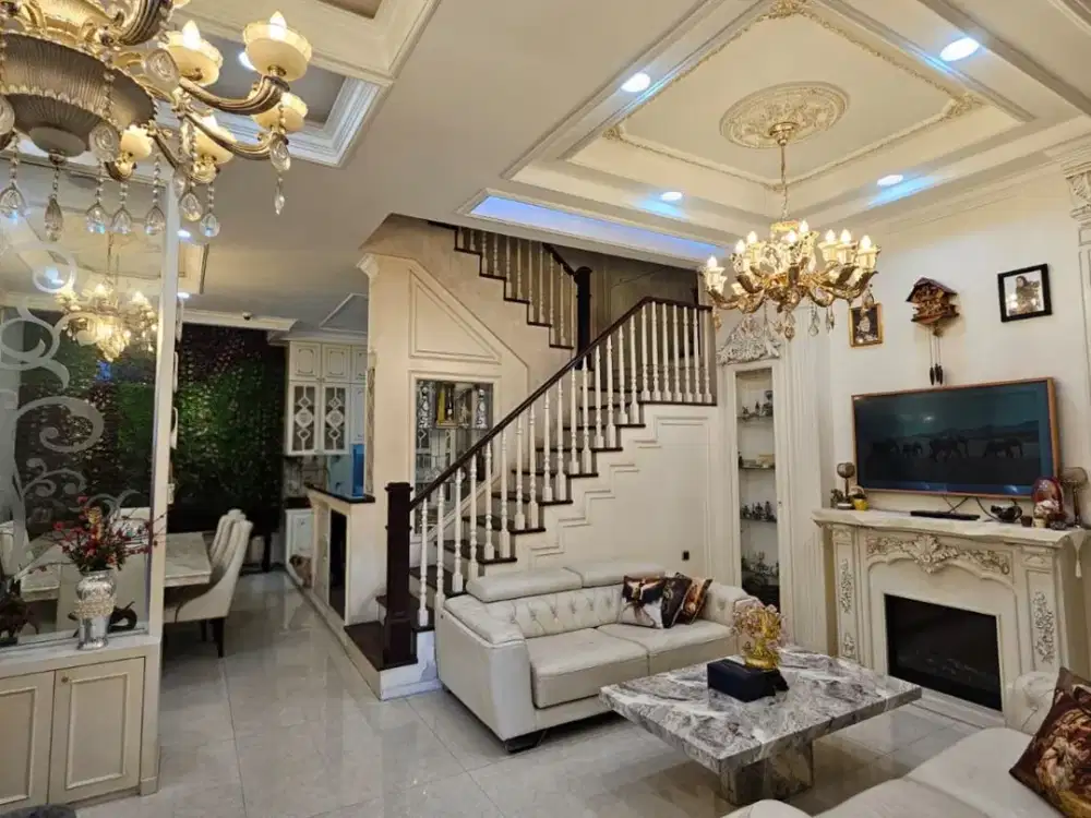 DIJUAL RUMAH FULL FURNISH KLASIK DI CEMARA ASRI