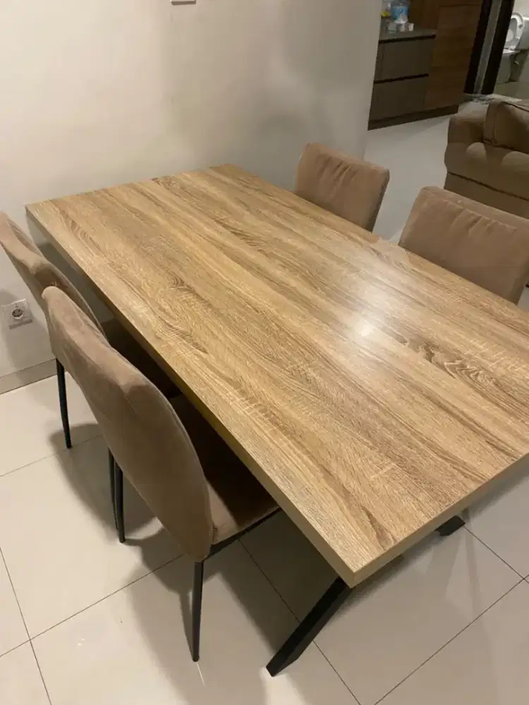 Meja Makan Set Informa Terawat