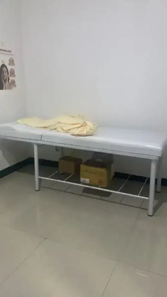 Bed Facial Salon & Klinik Rangka Stainless Perfect Condition