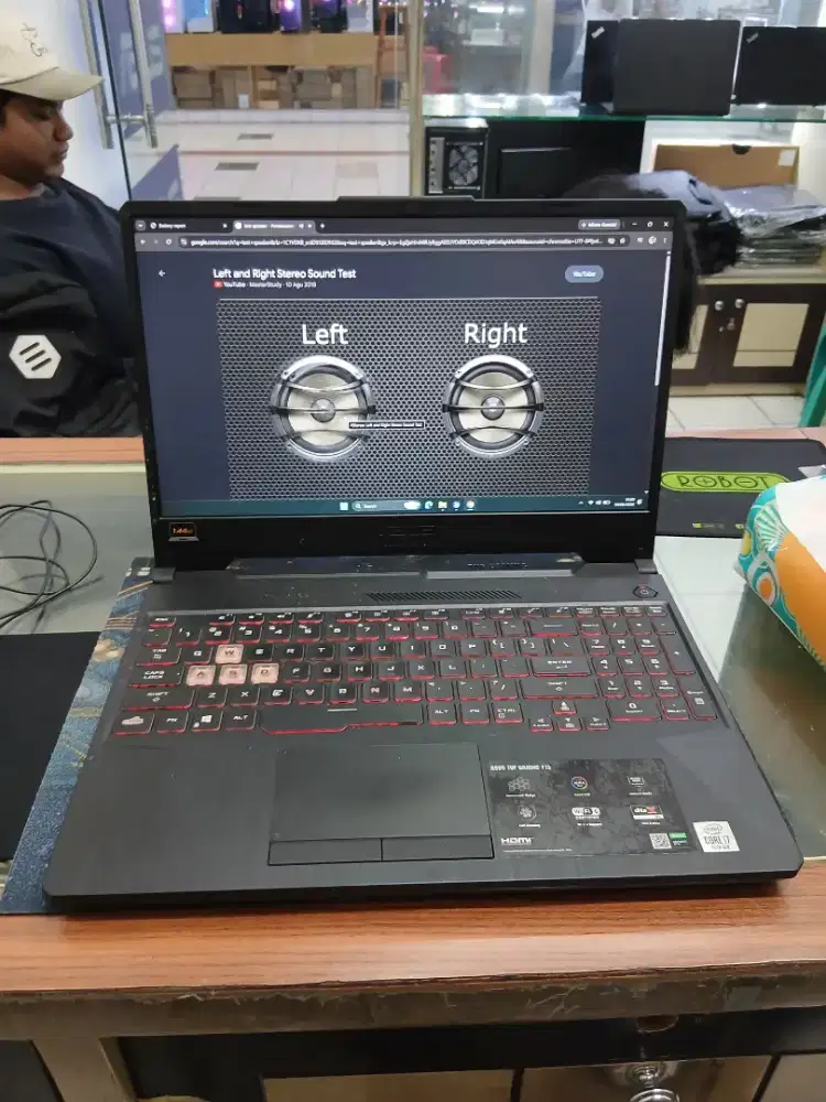 Asus tuf fx506L 
Core i7 gen 10 
Ram 8gb 
Ssd 512gb 
Gtx1650 
15 inch
