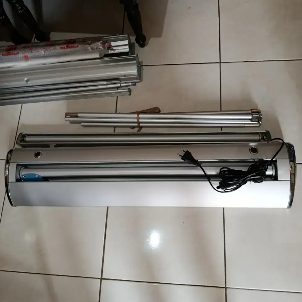 Partisi Rollup Banner Electric (Banner Muter)