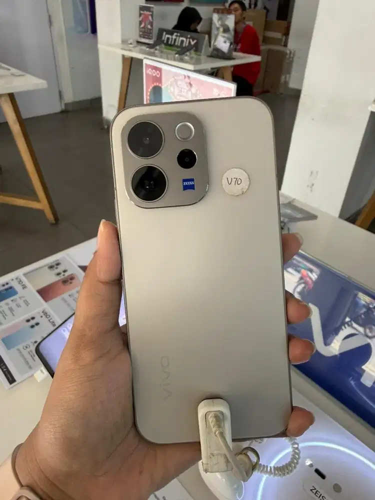 Cicilan 0% Vivo V70 5G