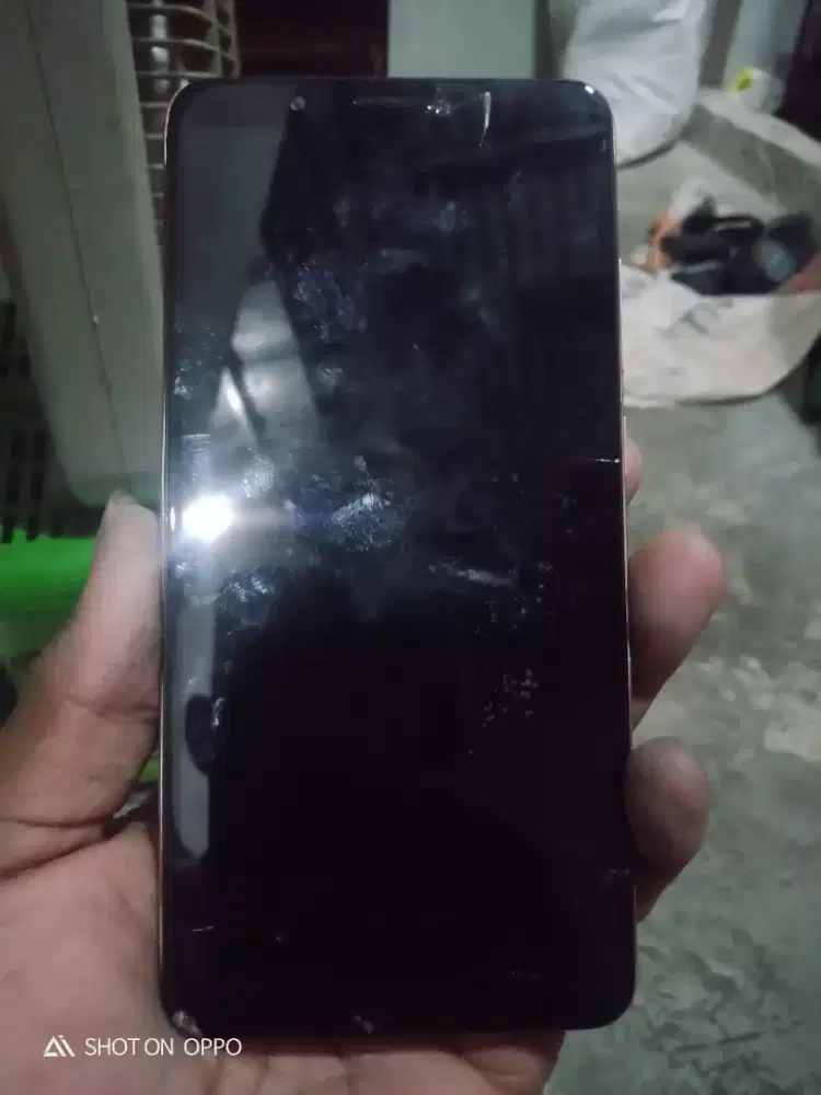 Jual aja nih hp Vivo y 71 kl g slh ram 3/32 minus retak,tp ketikan amn