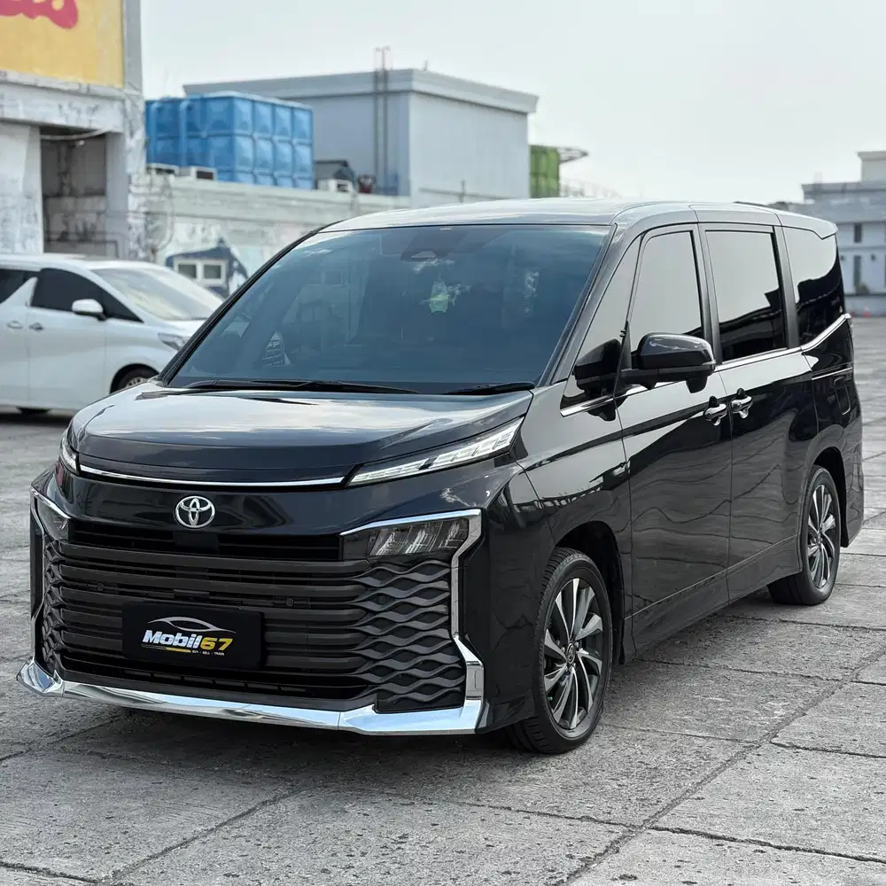 TOYOTA VOXY 2.0 AT 2022