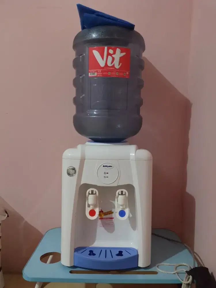 Dispenser Miyako satu set sama galon Vit 
Bersih bukan barang serfisan
