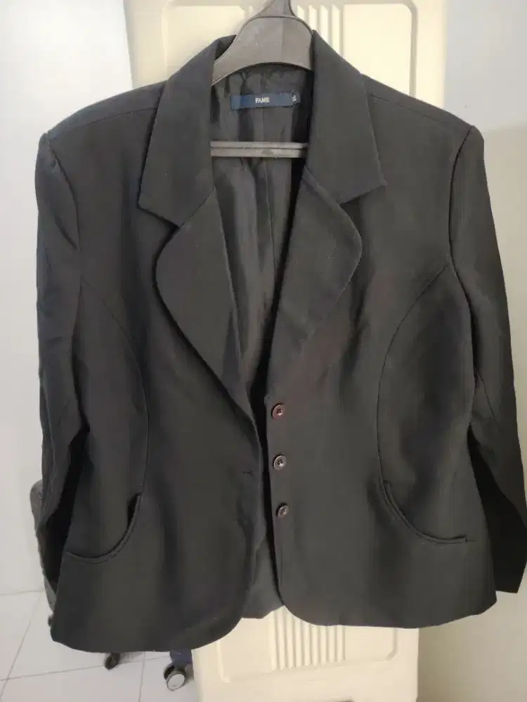Blazer hitam fame