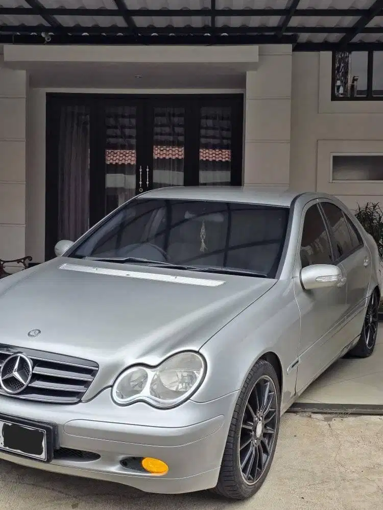 Mercedes benz W203 C200 AT tahun 2002