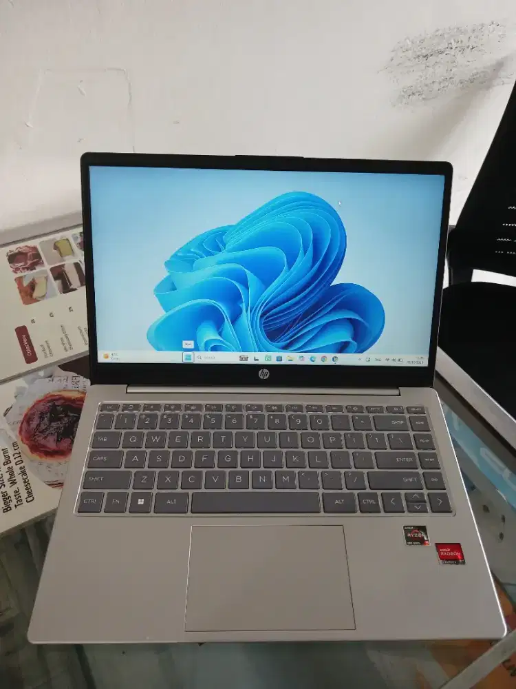 Laptop HP 14 Amd Ryzen 3 7320U ram 8 ssd 512 Keyboard BL