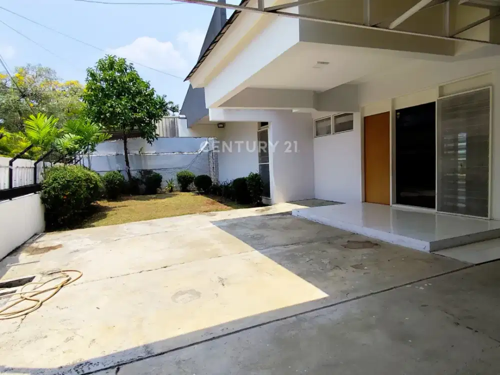 Rumah Nyaman Dalam Komplek Di Pulomas Barat R1977
