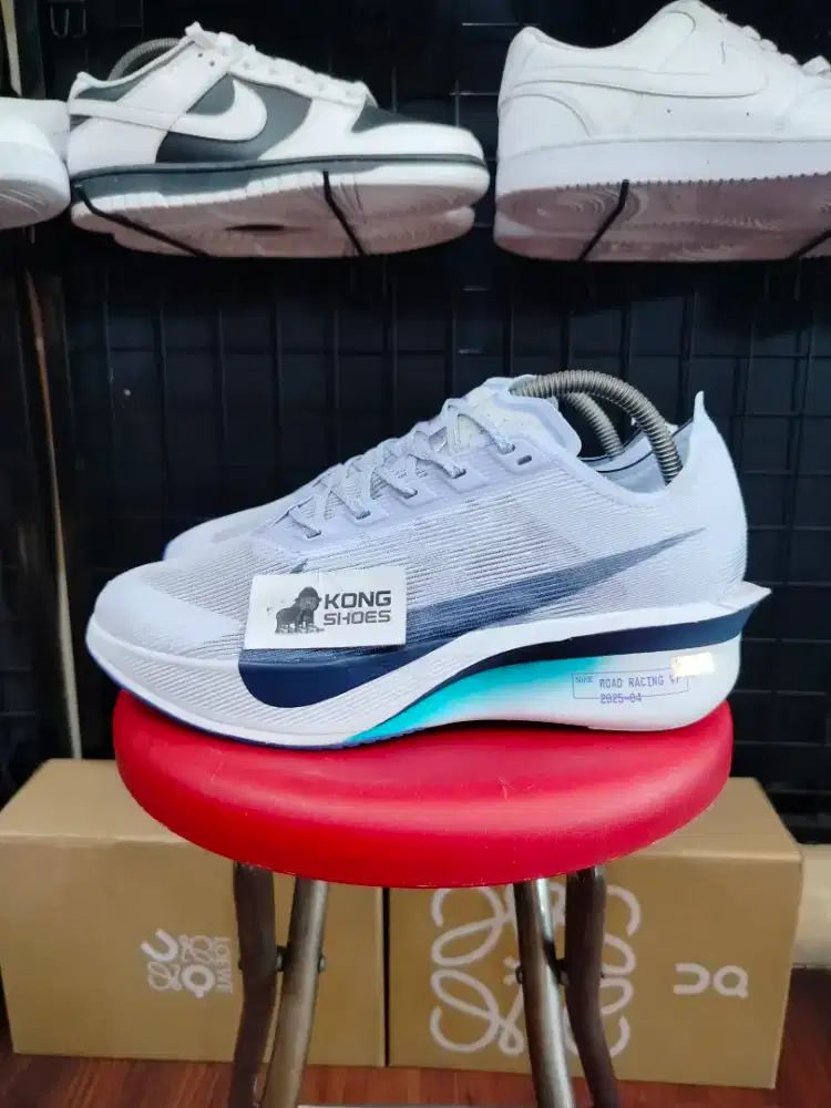 SEPATU VAPORFLY 4 ROAD RACING LIGHT GRAY BLUE