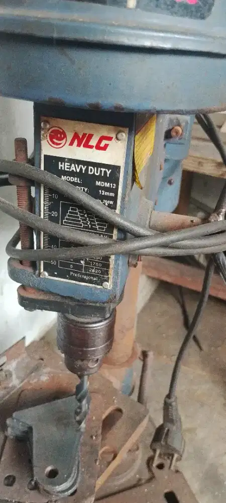Bor mesin duduk