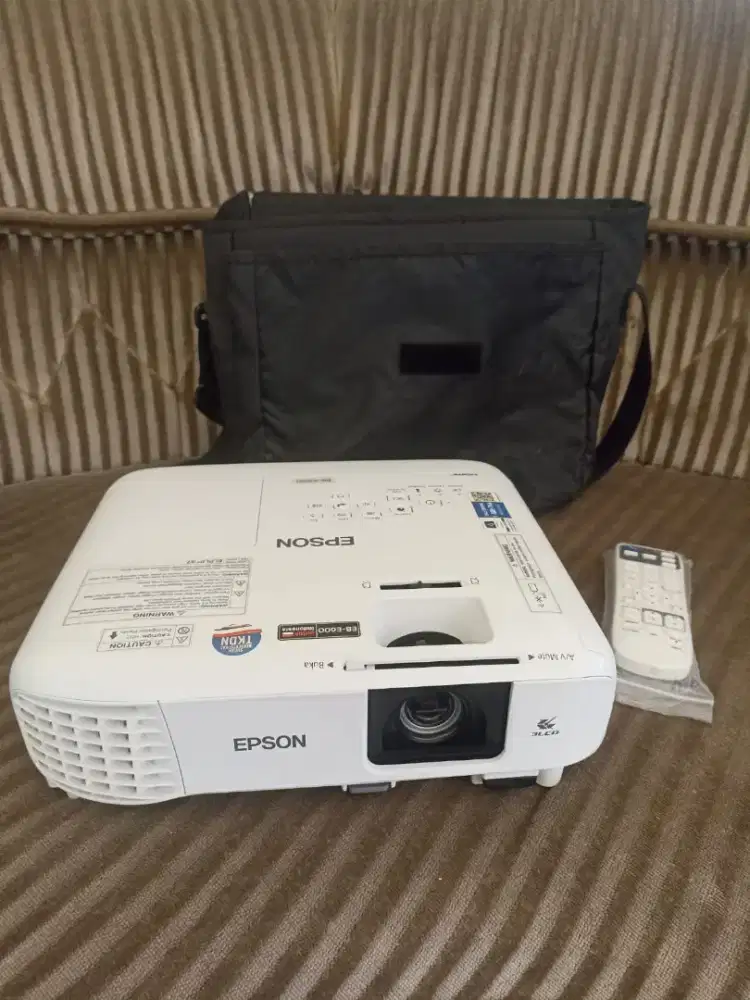 Proyektor Epson EB -E600