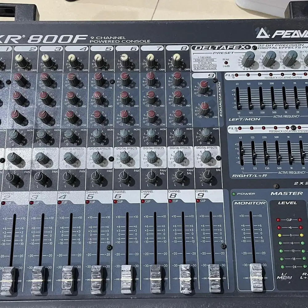 Mixer Peavey XR 800 F