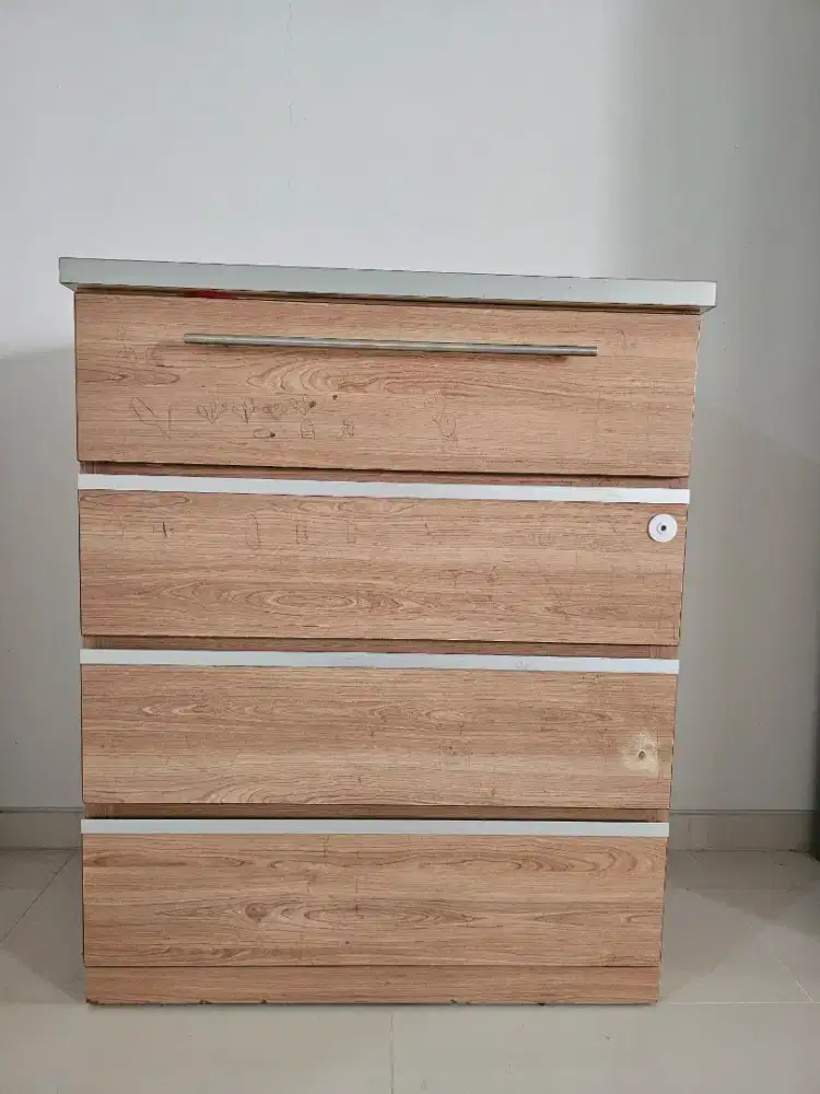 Lemari serba guna. Jual cepat karena pindah