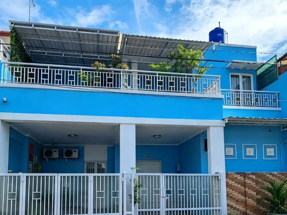 DIJUAL RUMAH 2 LANTAI SIAP HUNI DENGAN CARPORT 2 MOBIL DAN LOKASI STRATEGIS DI PONDOK KOPI JAKARTA TIMUR