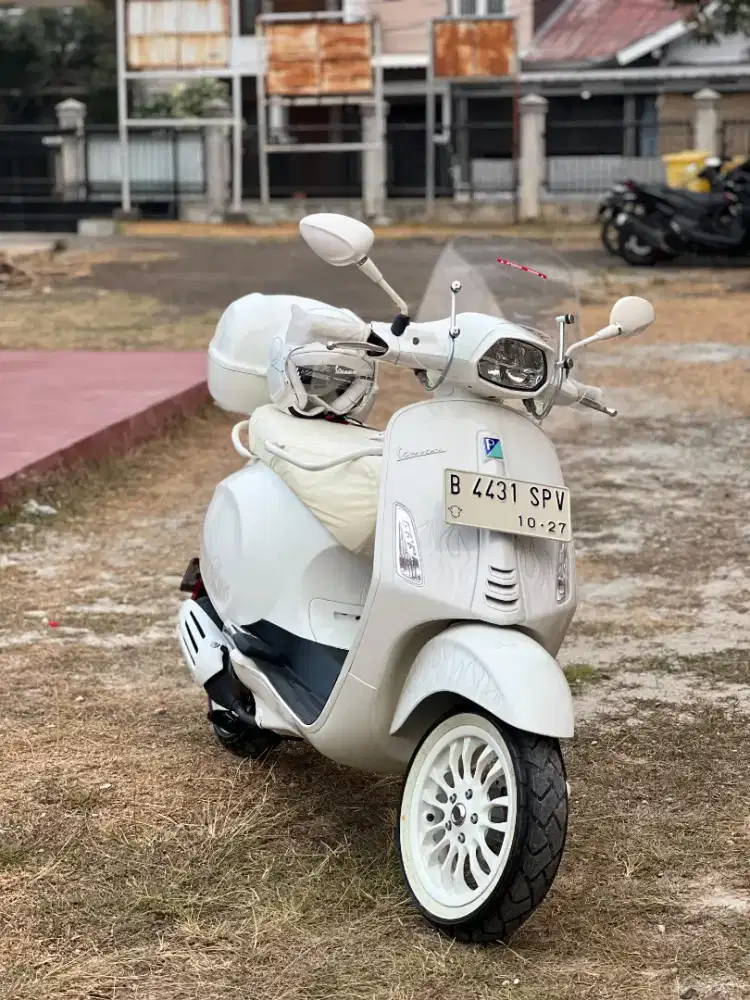 Vespa Sprint Justin Bieber KM 100 with Accesories JB