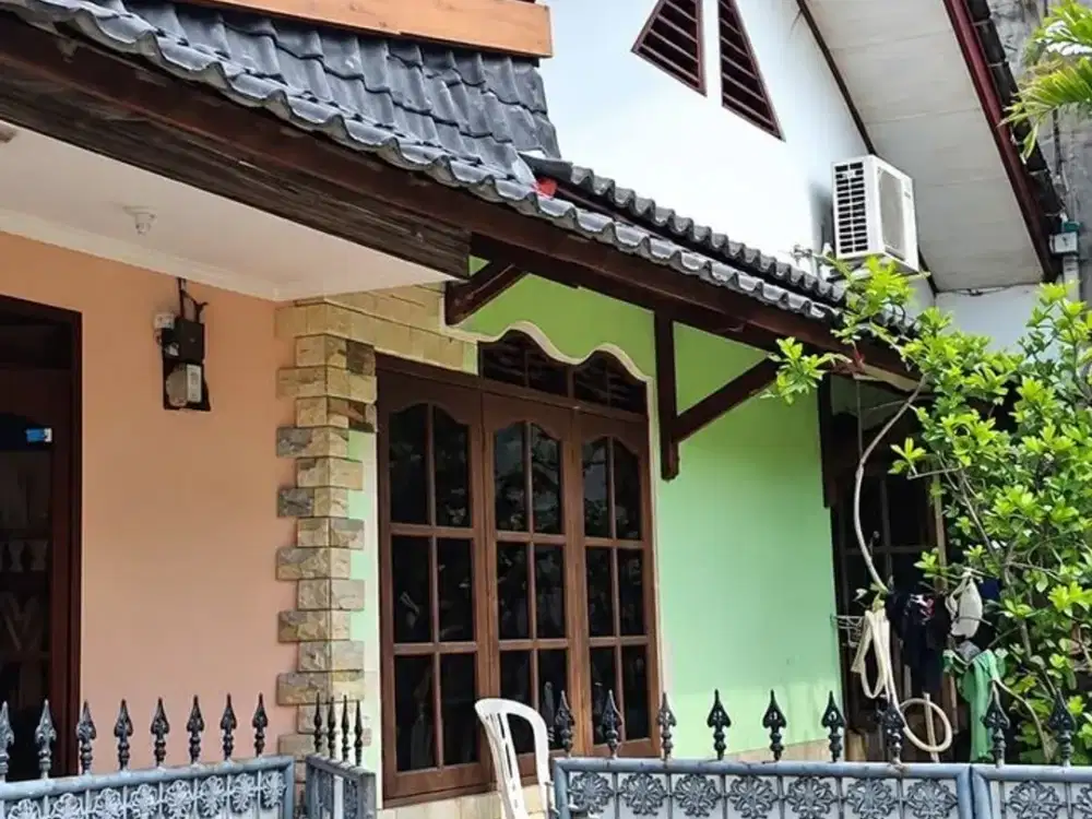 DIJUAL RUMAH LUAS DENGAN LOKASI STRATEGIS DAN SIAP HUNI DI JATIRAHAYU PONDOK GEDE BEKASI