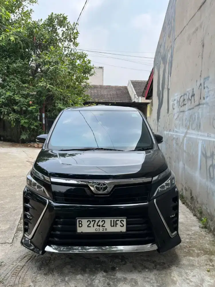 Jual Cepat Toyota Voxy Matic Sunroof Tahun 2017