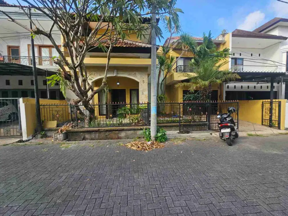 Rumah jalan raya puputan Renon bali