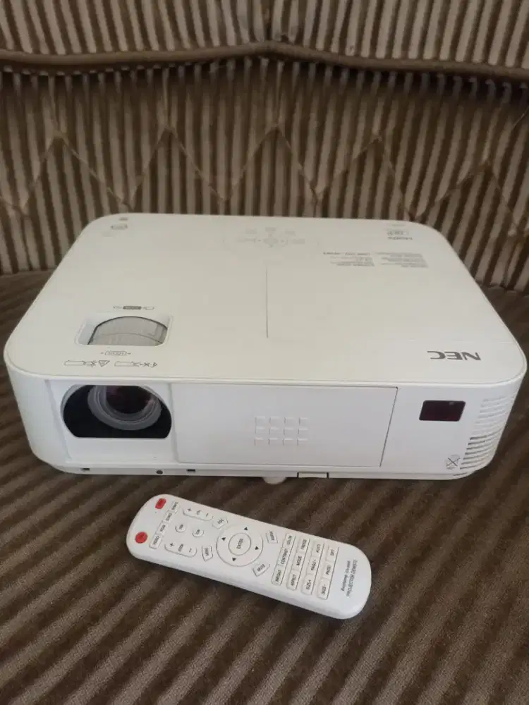 Proyektor NEC M362X