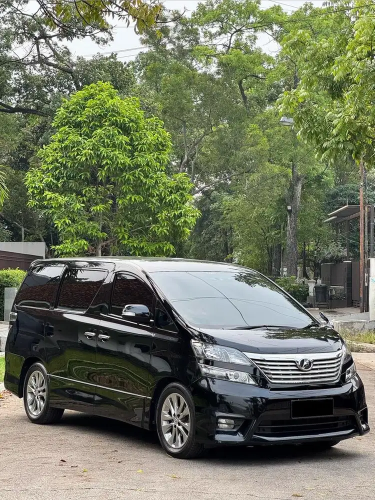 Toyota Vellfire Z Golden Eyes Hitam Warna Favorit Tahun 2011 KM Low