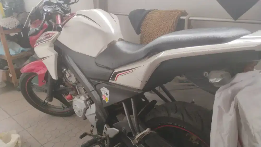 Vixion New Lightning 2013
