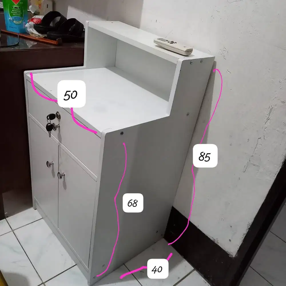 meja kasir minimalis masih mulus