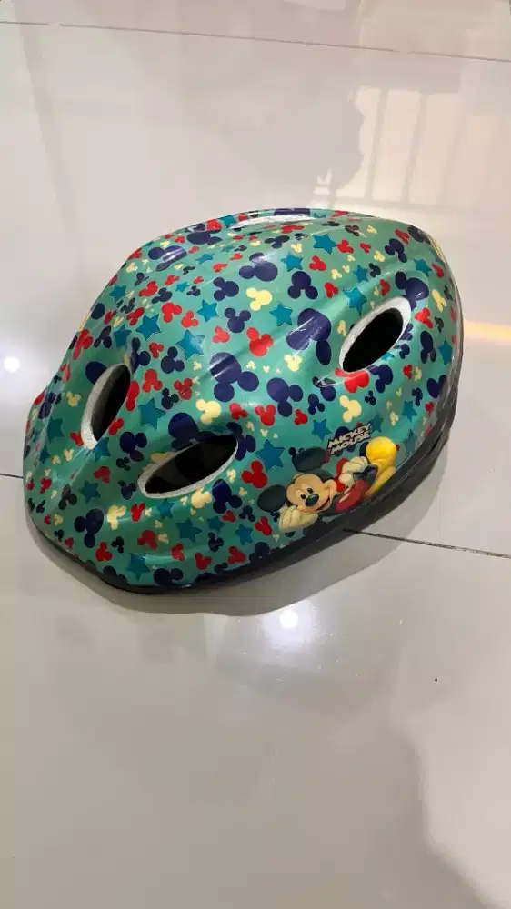Helm sepeda/sepatu roda anak