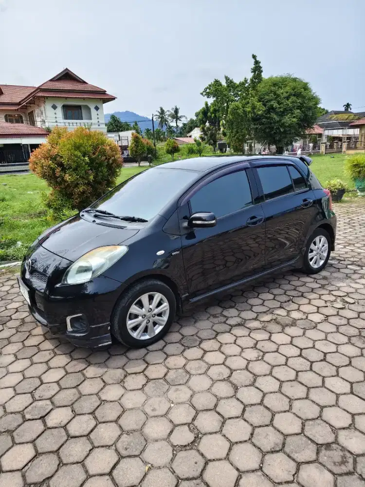 Dijual Cepat Totota Yaris Type E Manual Tahun 2013