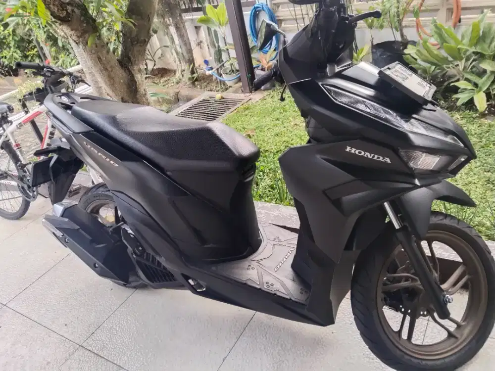 Vario 125 2024 hitam