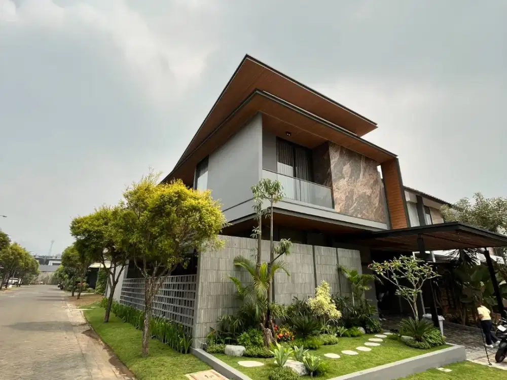 DIjual Rumah Mewah Ada kolam Renangnya, Kota Baru Parahyangan