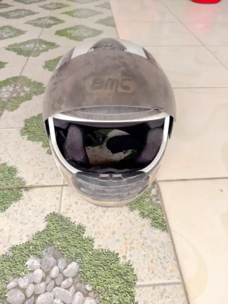 Helm racing bekas