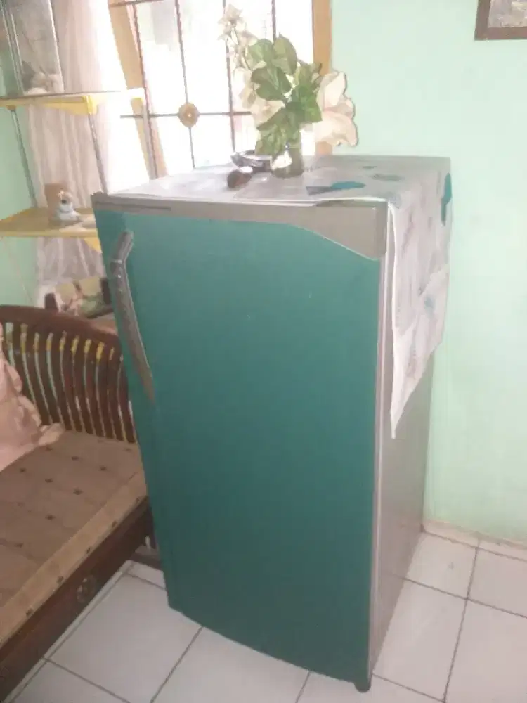 Kulkas low wat 50 w sgt dngin di pamulang